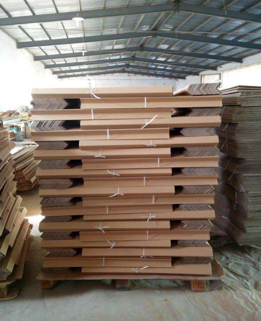 我们青岛英恒达包装有限公司纸护角生产车间常年订单不断，纸护角仓库产品充足，欢迎大家下单