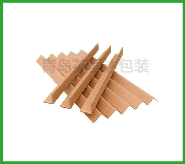 像我们青岛纸护角厂就是选用的pvc粉外加助剂挤塑冲孔而成