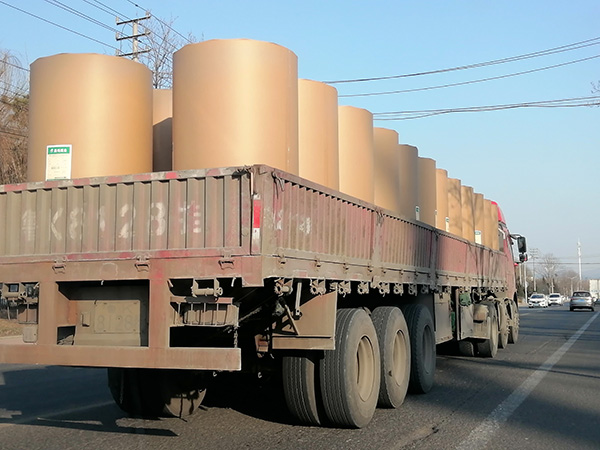 寒冷的天也阻挡不了为客户发货的心